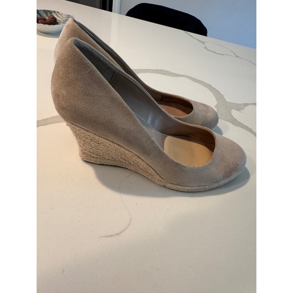Charles by Charles David Simple Tan Beige Faux Suede Espadrille Wedge Pumps 9.5M